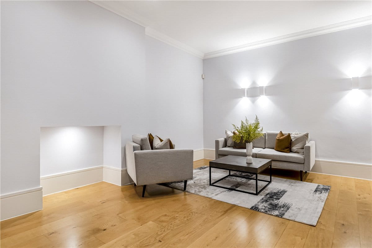 2 bedroom flat, Devonshire Place, Marylebone W1G - Available