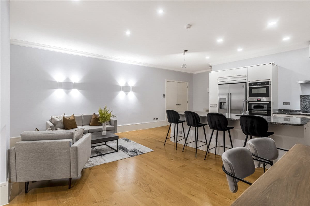 2 bedroom flat, Devonshire Place, Marylebone W1G - Available