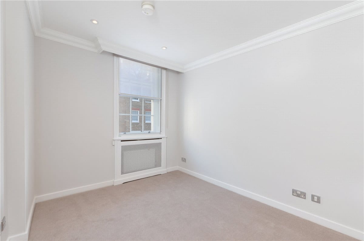 2 bedroom flat, Manchester Street, Marylebone W1U - Available