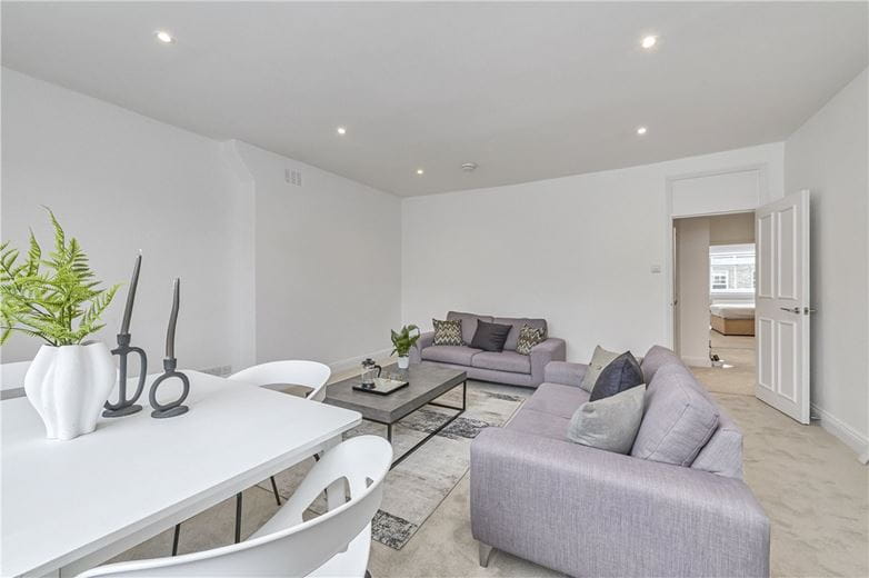 3 bedroom flat, Upper Wimpole Street, Marylebone W1G - Available