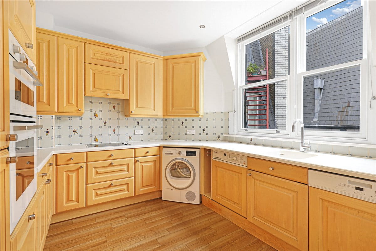 3 bedroom flat, New Cavendish Street, Marylebone W1W - Available