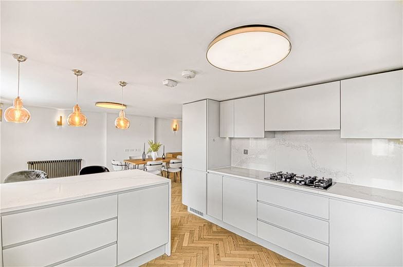 4 bedroom flat, Harley Street, London W1G - Available