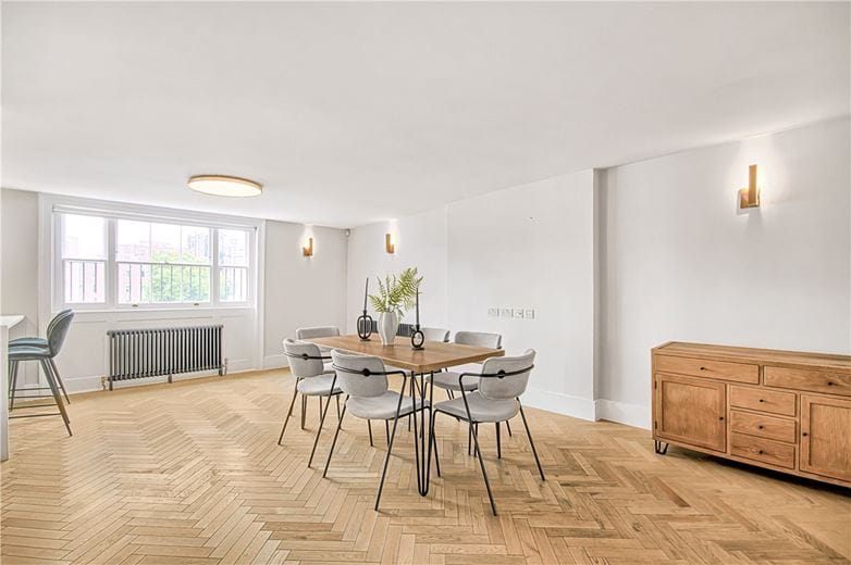 4 bedroom flat, Harley Street, London W1G - Available