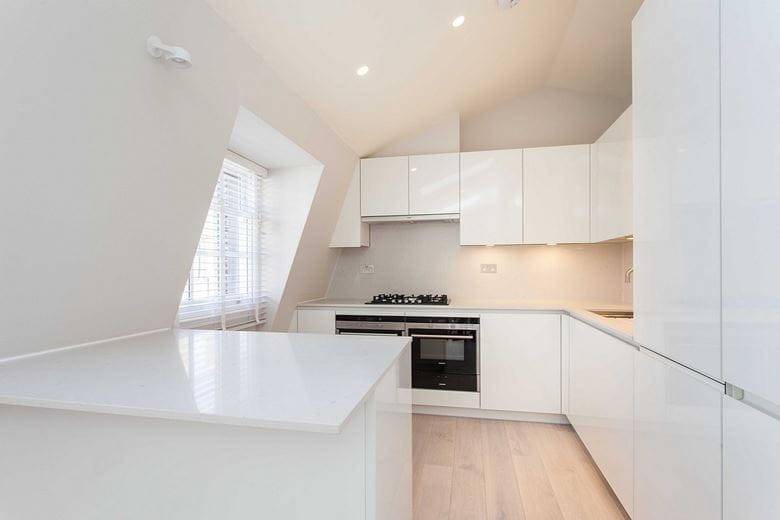 2 bedroom flat, Upper Berkeley Street, London W1H - Available