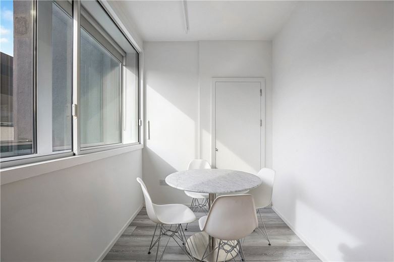 3 bedroom flat, Rathbone Place, Fitzrovia W1T - Available