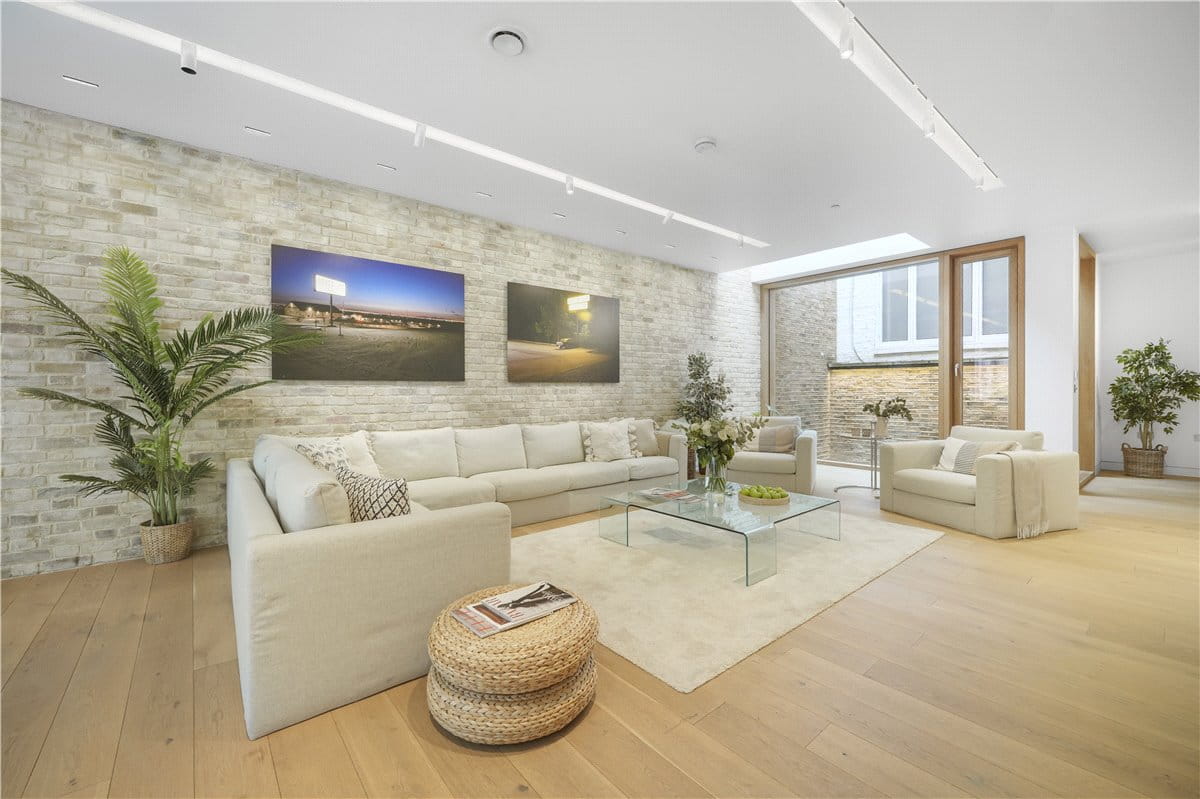 3 bedroom house, Bingham Place, London W1U - Available