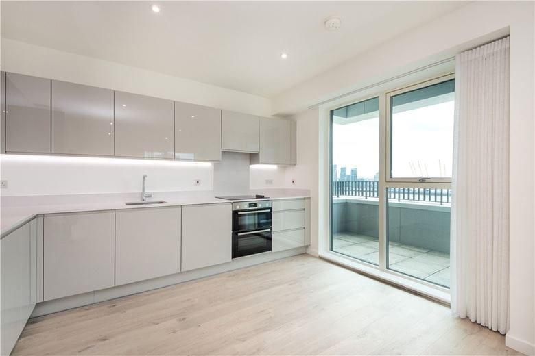 3 bedroom flat, Heartwell Avenue, London E16 - Let Agreed