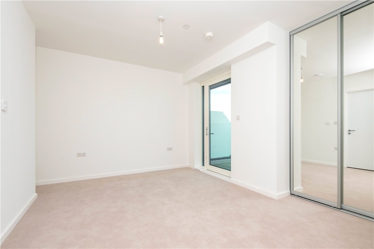 3 bedroom flat, Heartwell Avenue, London E16