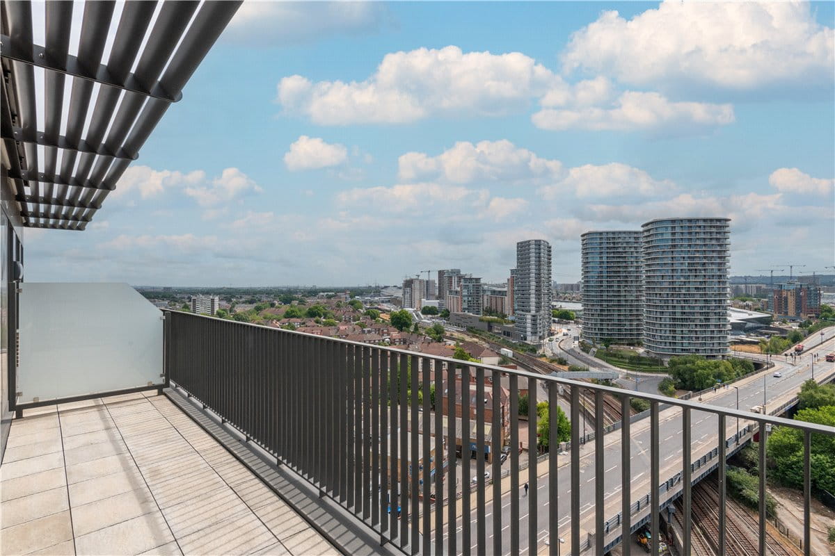 2 bedroom flat, Heartwell Avenue, London E16