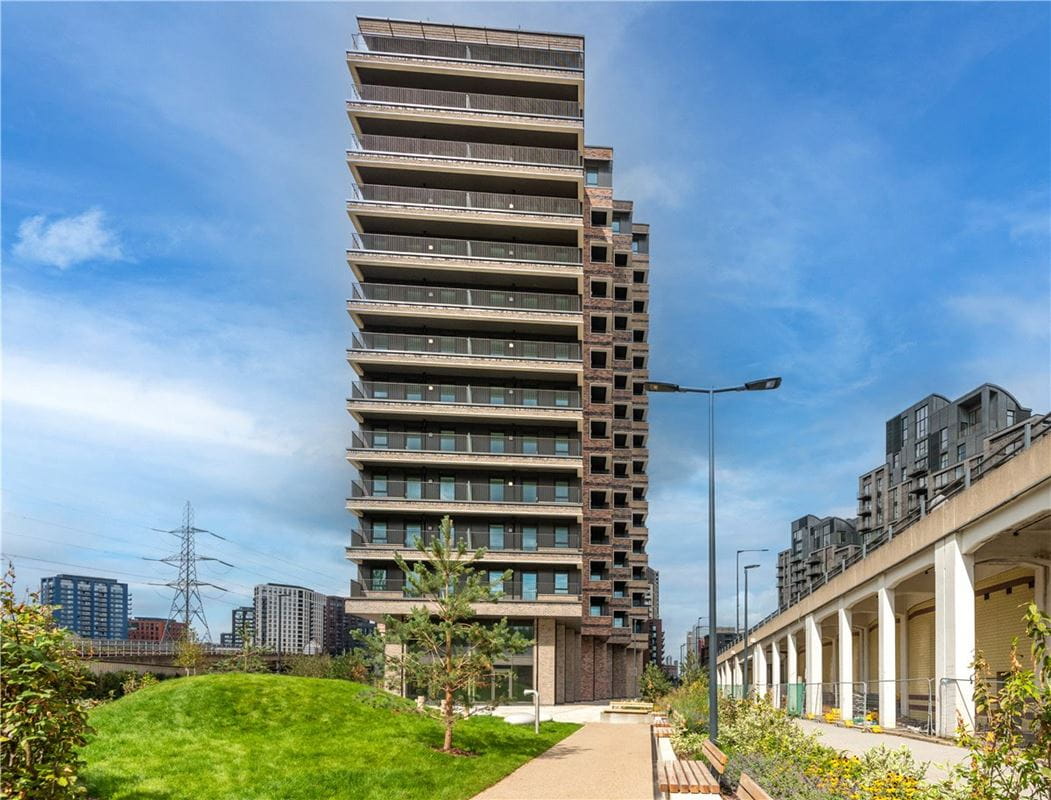 2 bedroom flat, Heartwell Avenue, London E16