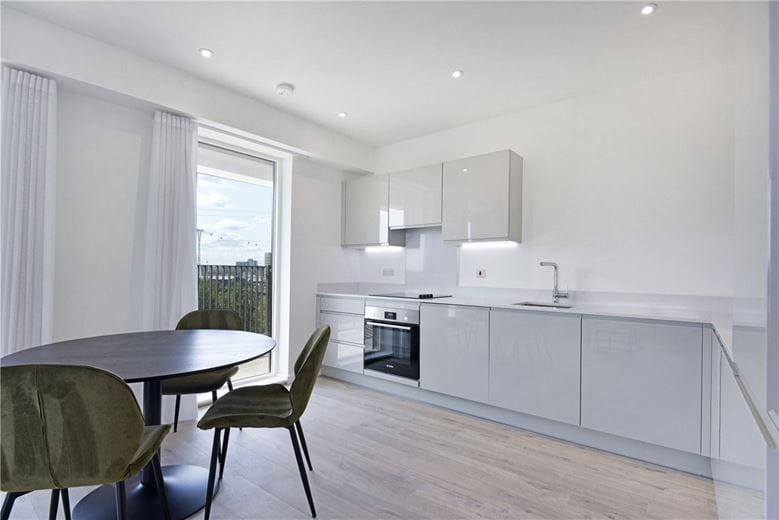 2 bedroom flat, Heartwell Avenue, London E16