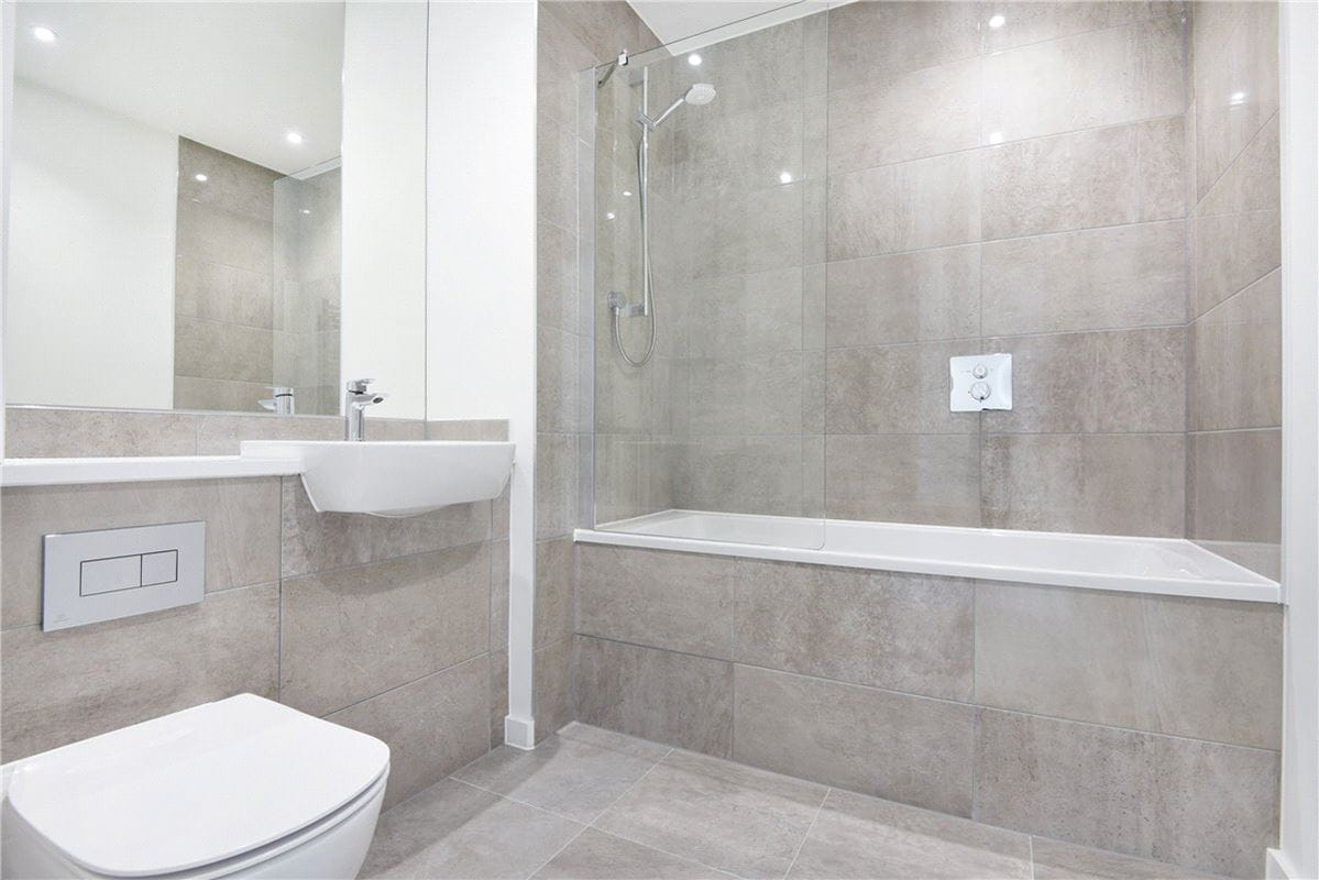 2 bedroom flat, Heartwell Avenue, London E16