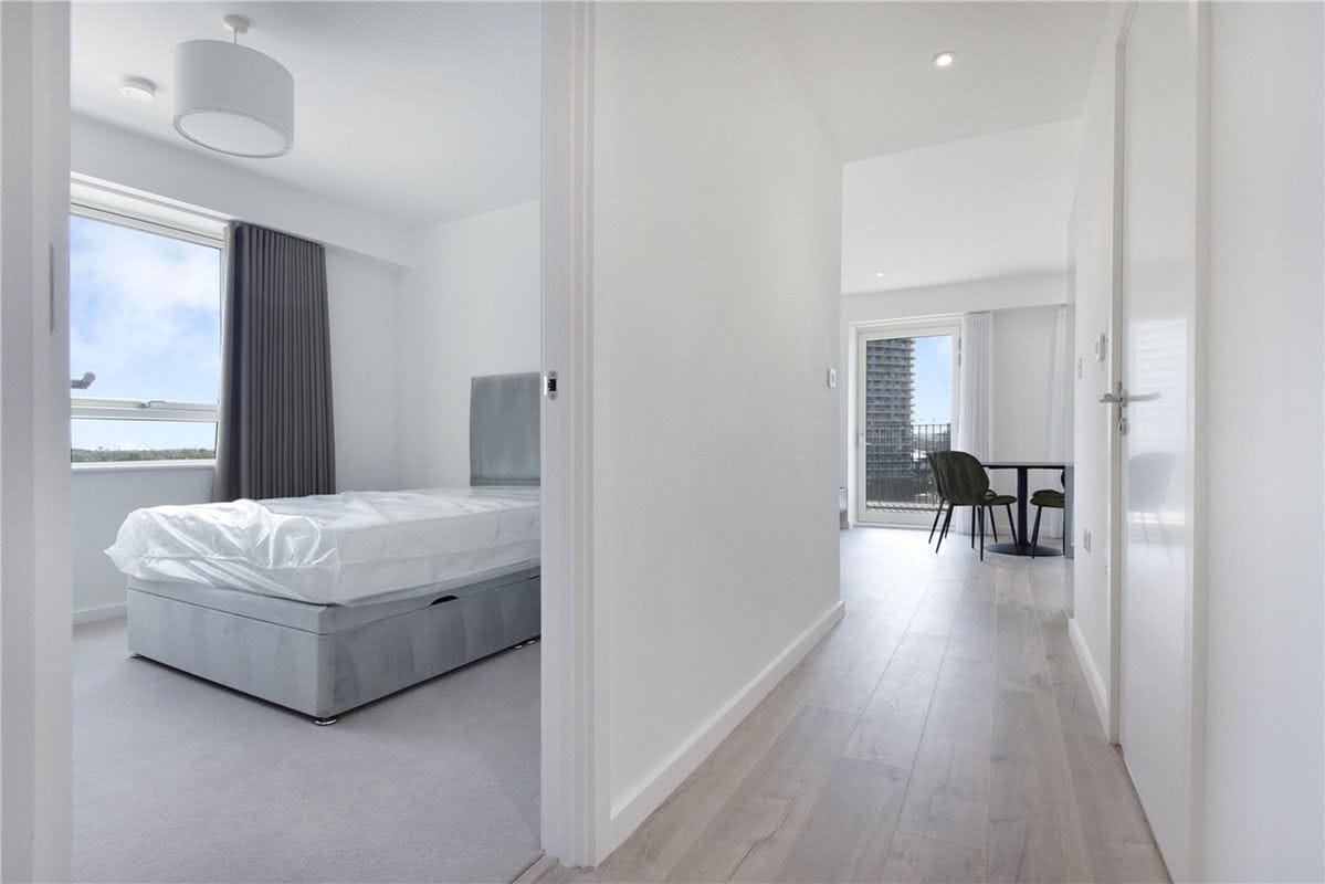 2 bedroom flat, Heartwell Avenue, London E16