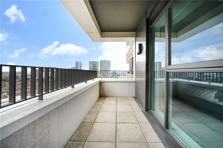 1 bedroom flat, Heartwell Avenue, London E16 - Let Agreed