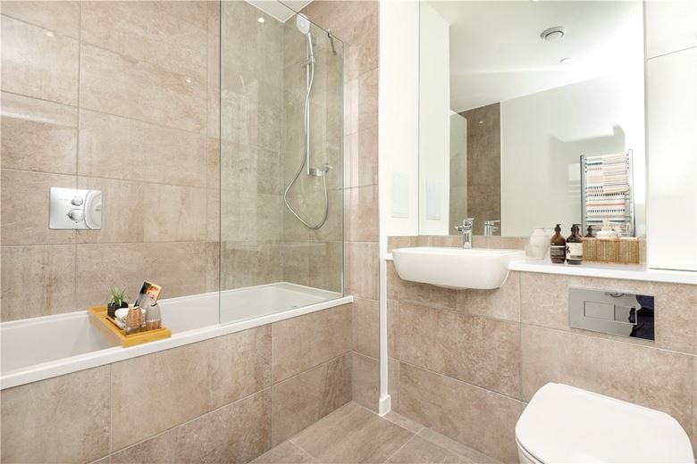 2 bedroom flat, Heartwell Avenue, London E16 - Let Agreed