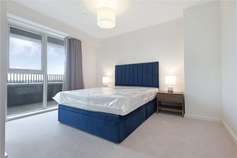 1 bedroom flat, Heartwell Avenue, London E16 - Available