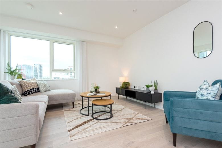 3 bedroom flat, Heartwell Avenue, London E16 - Let Agreed