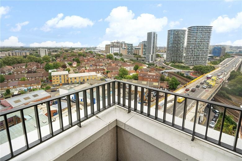 1 bedroom flat, Heartwell Avenue, London E16