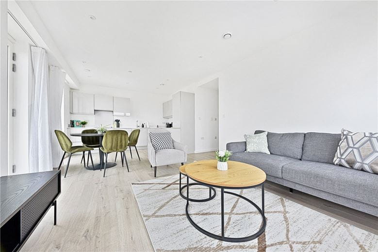 2 bedroom flat, Heartwell Avenue, London E16