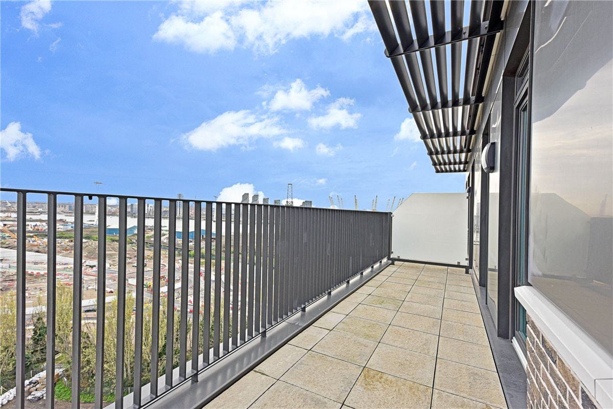 2 bedroom flat, Heartwell Avenue, London E16