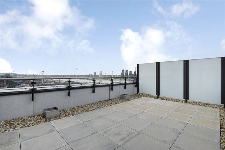 2 bedroom flat, Heartwell Avenue, London E16 - Available