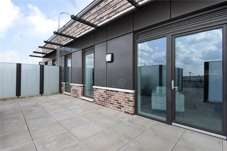 2 bedroom flat, Heartwell Avenue, London E16 - Available