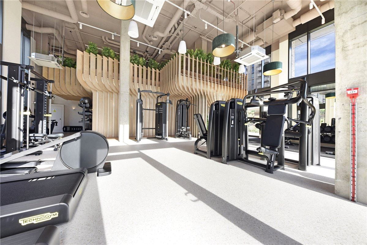 2 bedroom flat, Heartwell Avenue, London E16 - Available