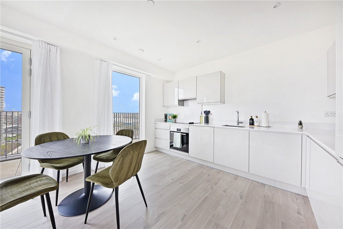 2 bedroom flat, Heartwell Avenue, London E16 - Let Agreed