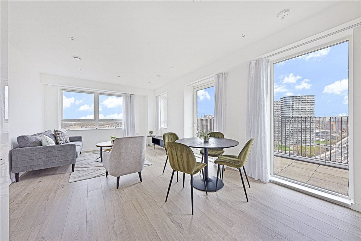 2 bedroom flat, Heartwell Avenue, London E16 - Let Agreed