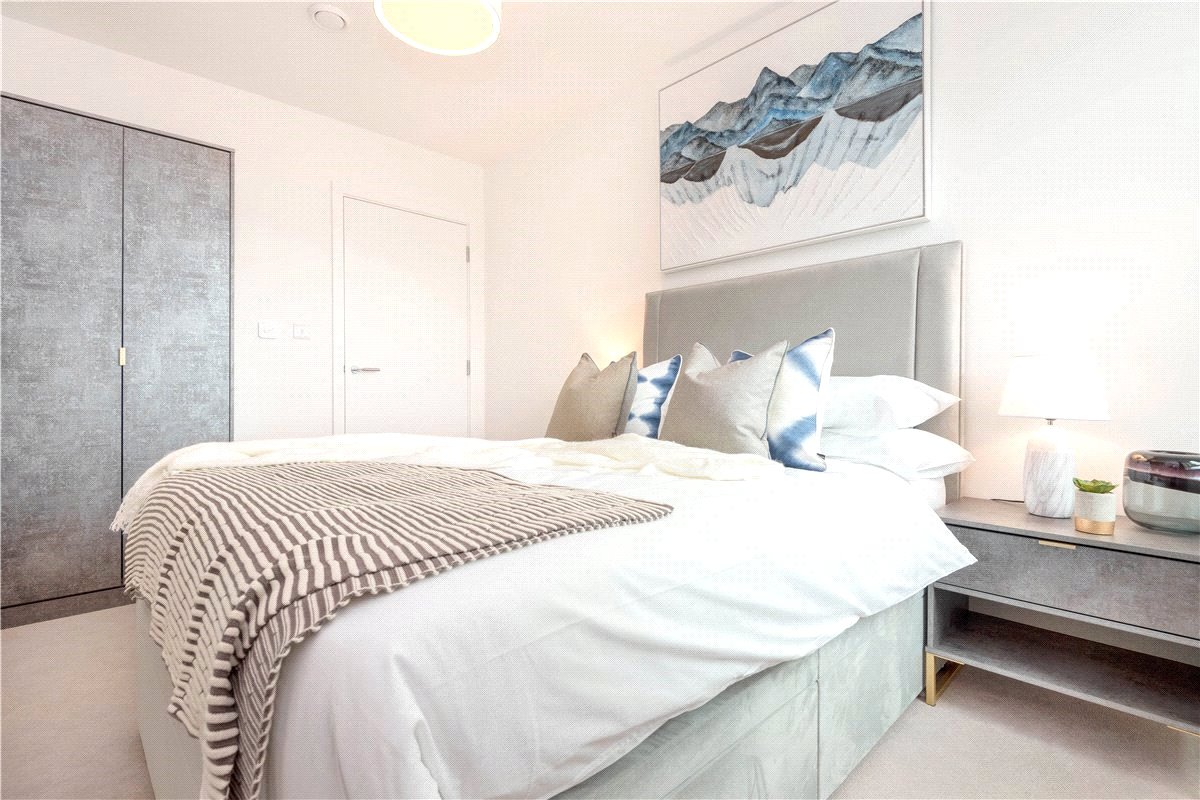2 bedroom flat, Heartwell Avenue, London E16 - Let Agreed
