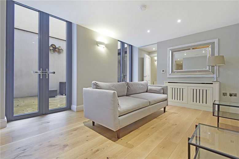 3 bedroom flat, Portland Place, Marylebone W1B - Available