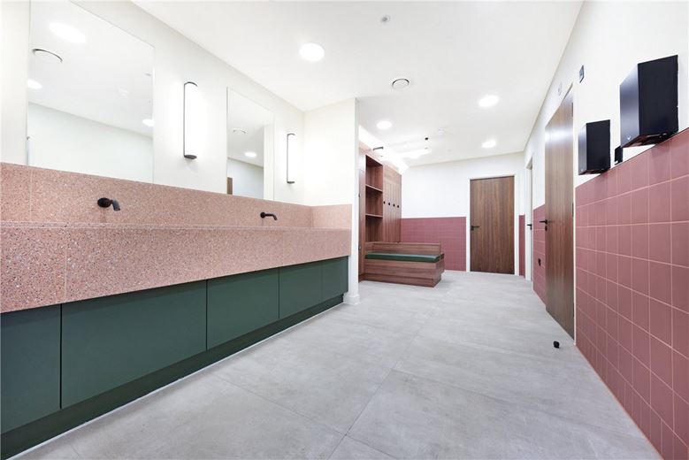 3 bedroom flat, Heartwell Avenue, London E16 - Available