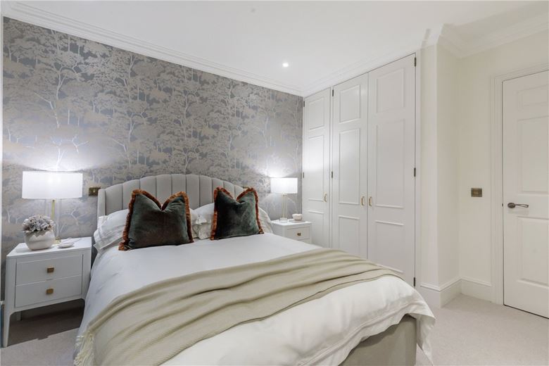 3 bedroom maisonette, Wimpole Street, London W1G - Available