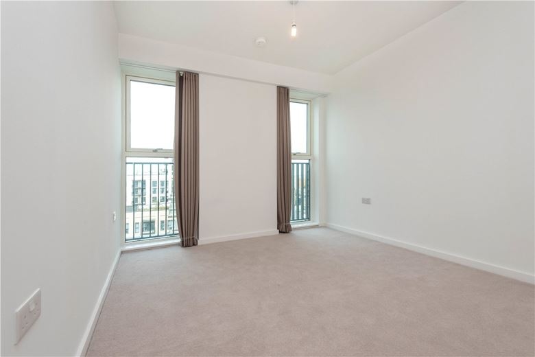3 bedroom flat, Heartwell Avenue, London E16