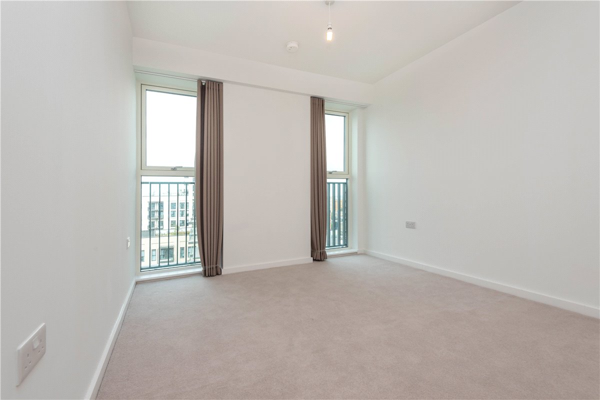 3 bedroom flat, Heartwell Avenue, London E16