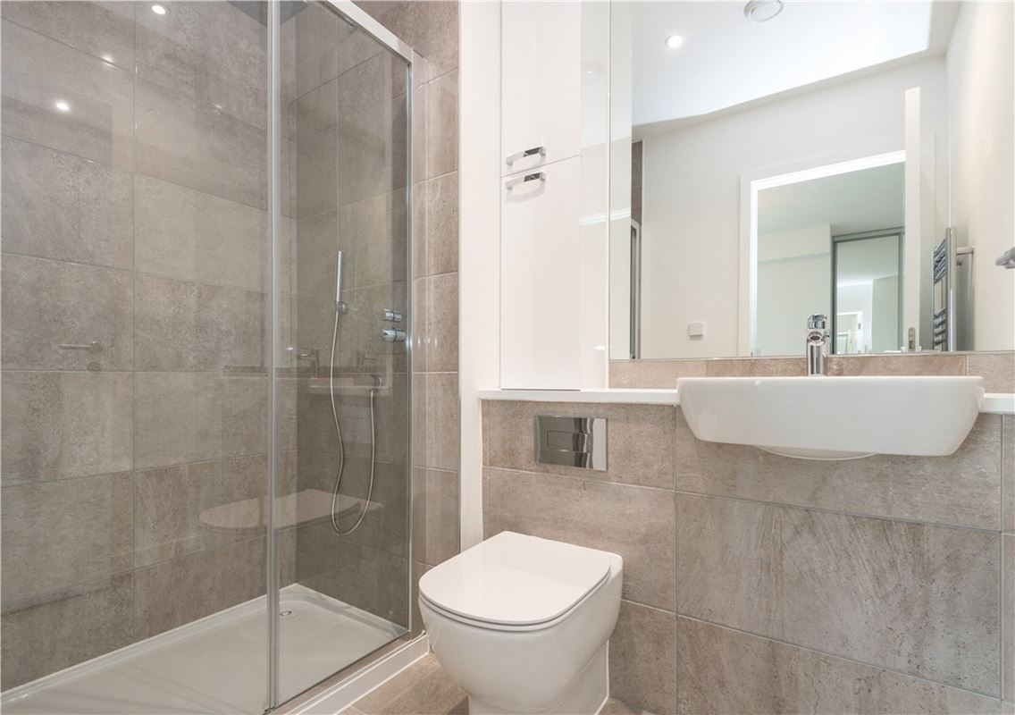 3 bedroom flat, Heartwell Avenue, London E16