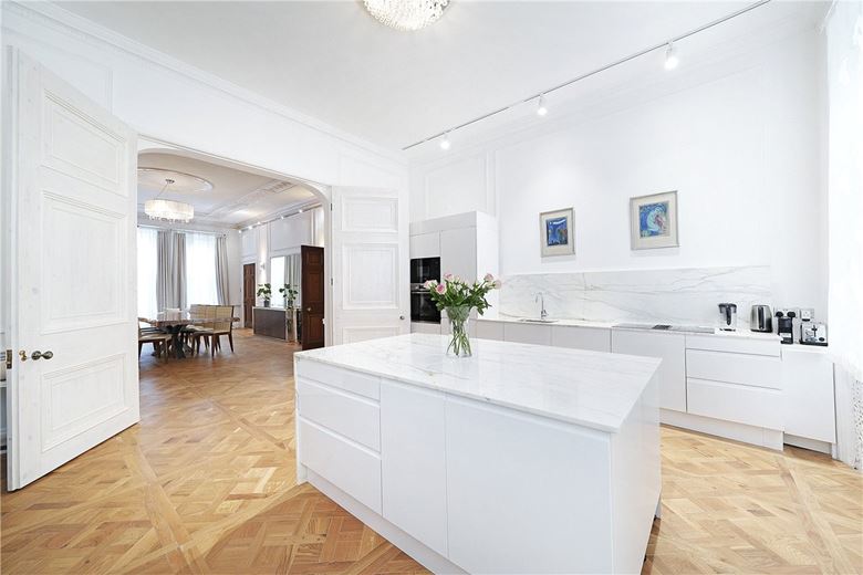 8 bedroom house, Devonshire Place, London W1G - Available