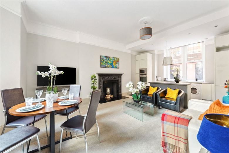 2 bedroom flat, Bickenhall Street, Marylebone W1U - Available