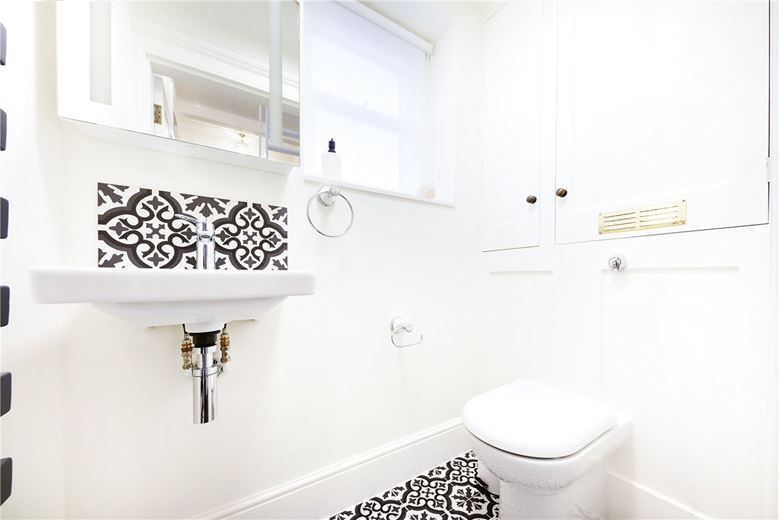 4 bedroom flat, Harley Street, Marylebone W1G - Available