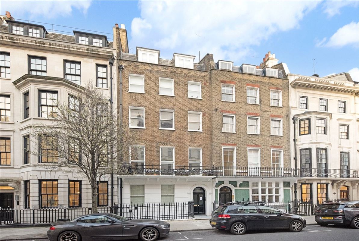 4 bedroom flat, Harley Street, Marylebone W1G - Available
