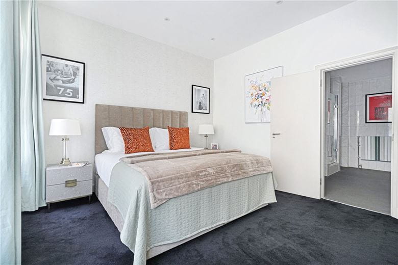 3 bedroom flat, Portland Place, London W1B - Available