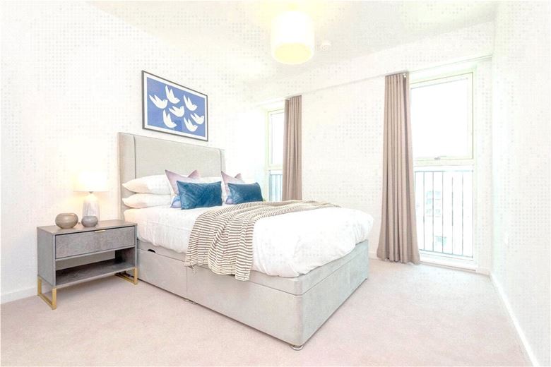 2 bedroom flat, Heartwell Avenue, London E16 - Available