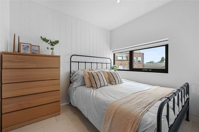 3 bedroom flat, Latitude House, Oval Road NW1 - Available