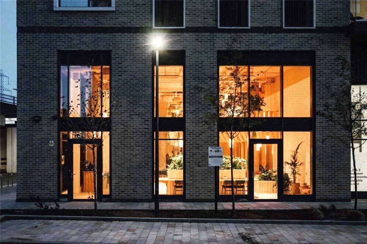 3 bedroom flat, Heartwell Avenue, London E16 - Available