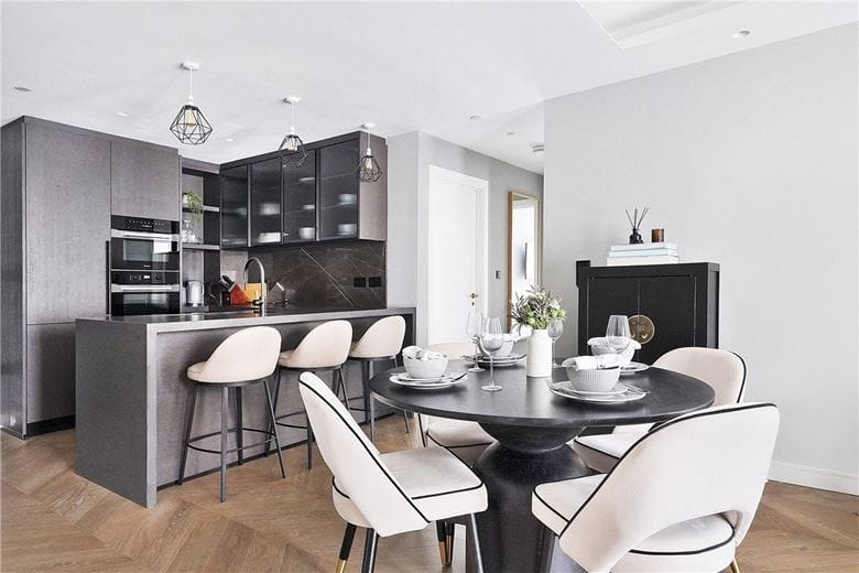 2 bedroom flat, Cleveland Street, Fitzrovia W1T - Available