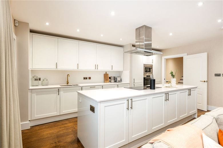 2 bedroom flat, Gloucester Place, London W1U - Available