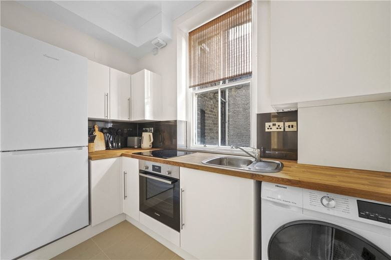 2 bedroom flat, Wells Street,, London W1T - Available