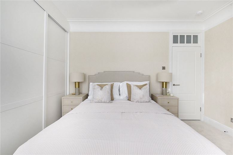 2 bedroom maisonette, Wheatley Street, London W1G - Available