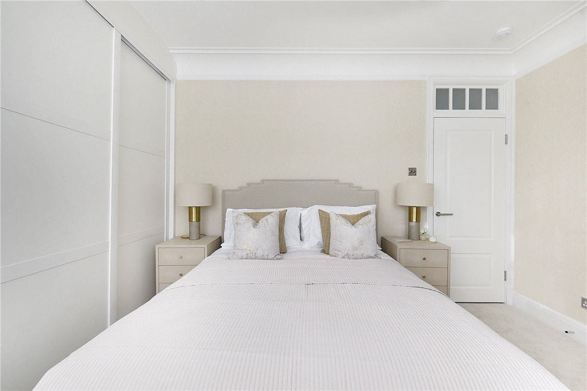 2 bedroom maisonette, Wheatley Street, London W1G - Available