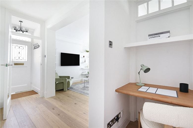 2 bedroom maisonette, Wheatley Street, London W1G - Available
